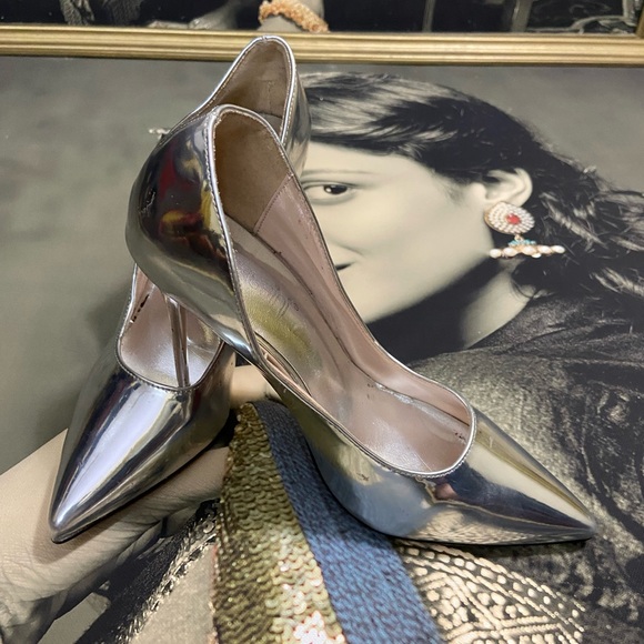 Heels.Size - 240 Measurement shown in the picture in CMS - Picture 4 of 16